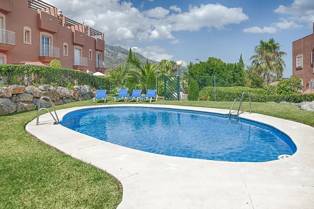 Townhouse In Aloha Villa Marbella